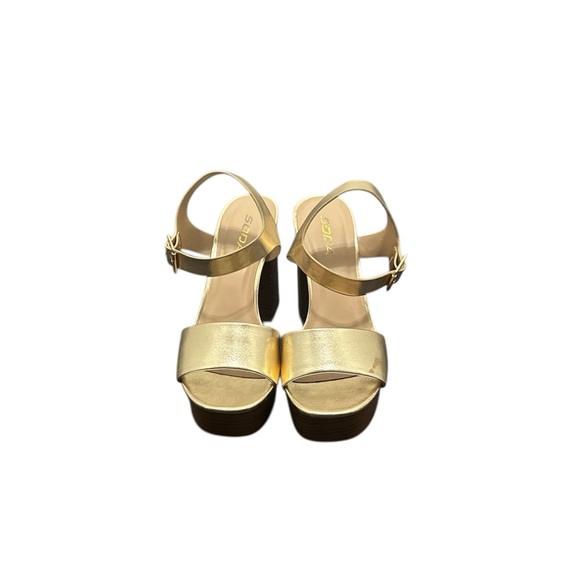 SODA Gold Faux Wood Platform heels - Picture 2 of 3